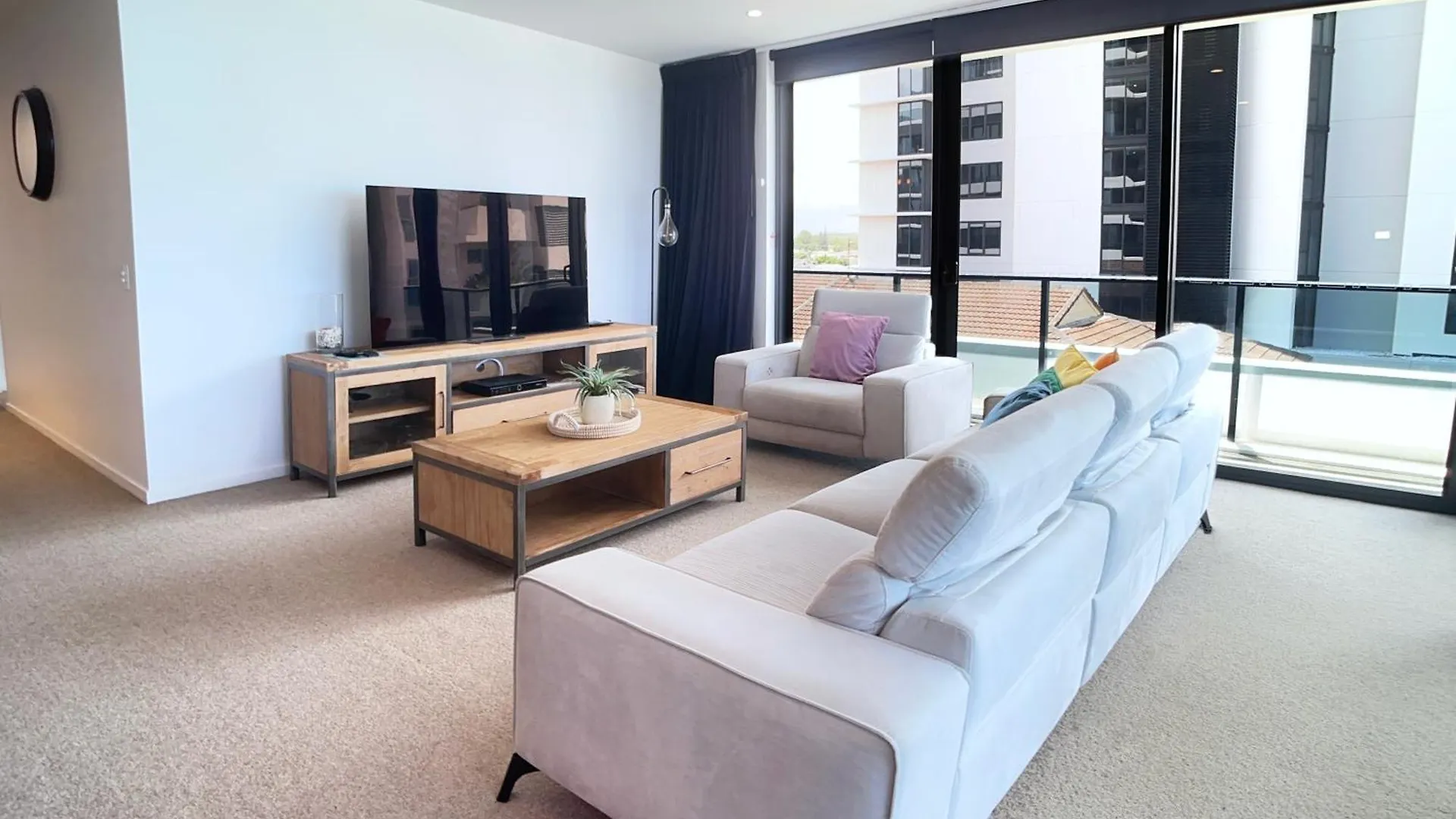 Boardwalk Burleigh Beach - Official Gold Coast Hotel apartamentowy