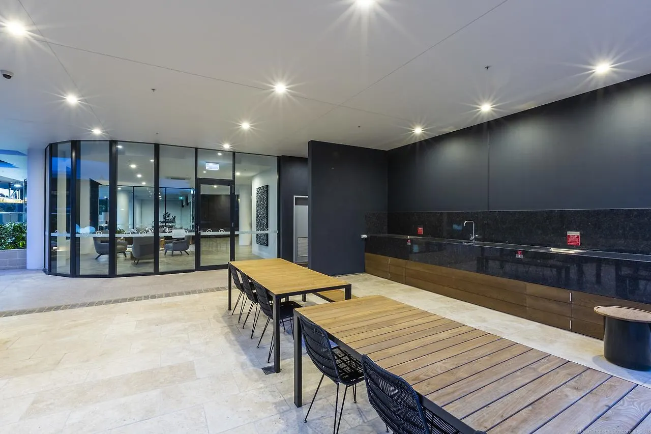 Boardwalk Burleigh Beach - Official Gold Coast Aparthotel